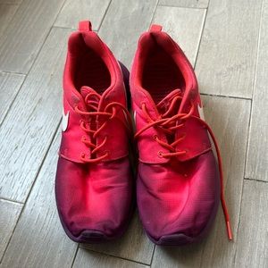 Nike Shoes - Roshe Run